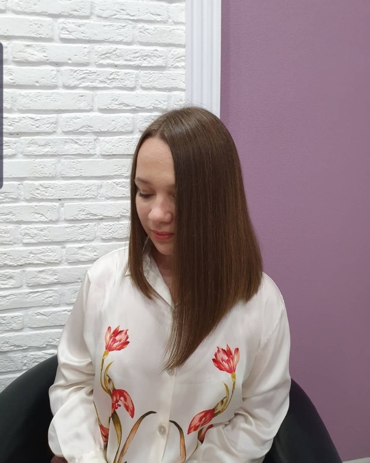 Coupe de cheveux pour cheveux mi-longs tendances de la mode d'automne