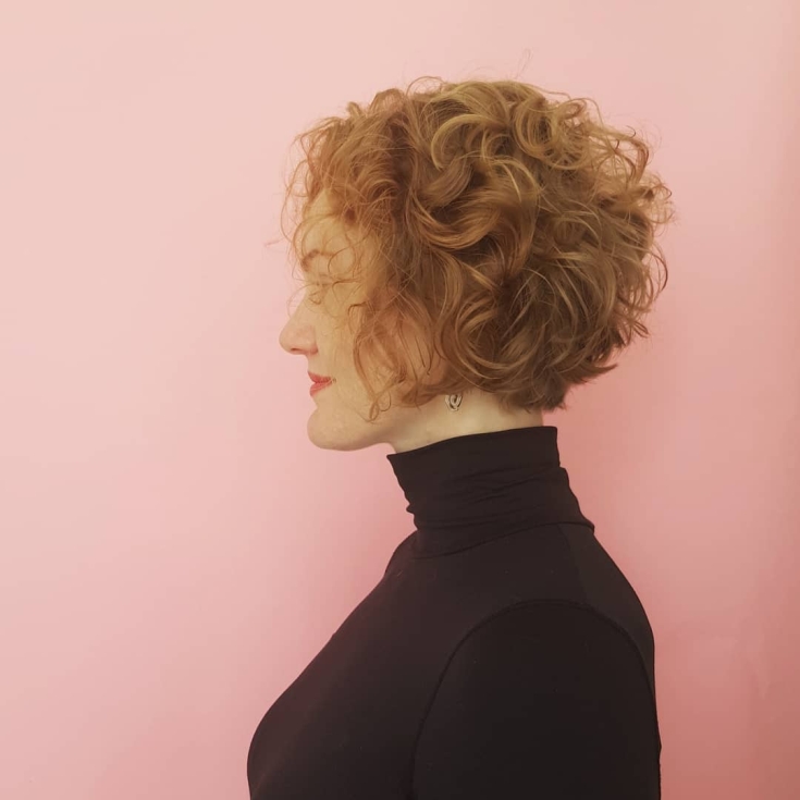 Coupe de cheveux pour cheveux mi-longs tendances de la mode d'automne