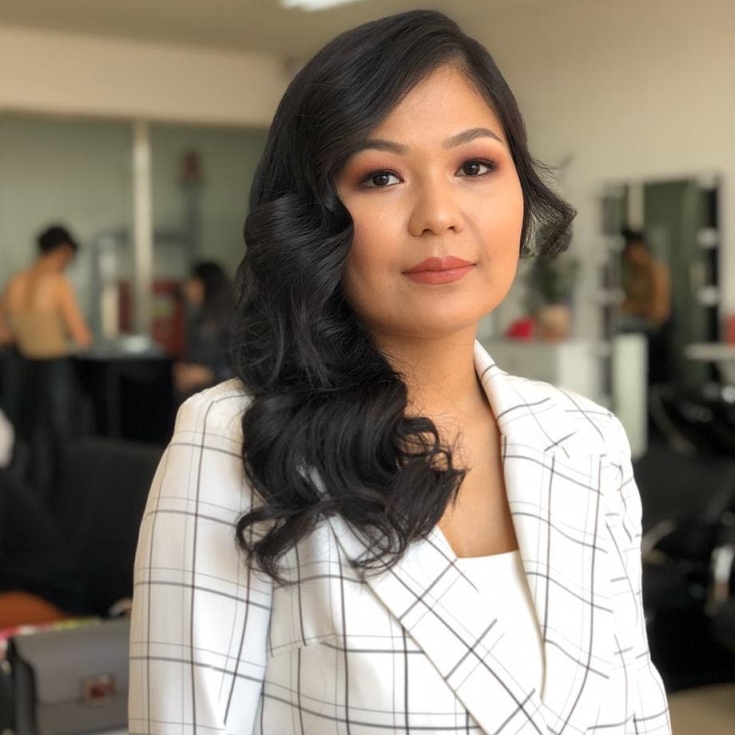 Coupe de cheveux pour cheveux mi-longs tendances de la mode d'automne