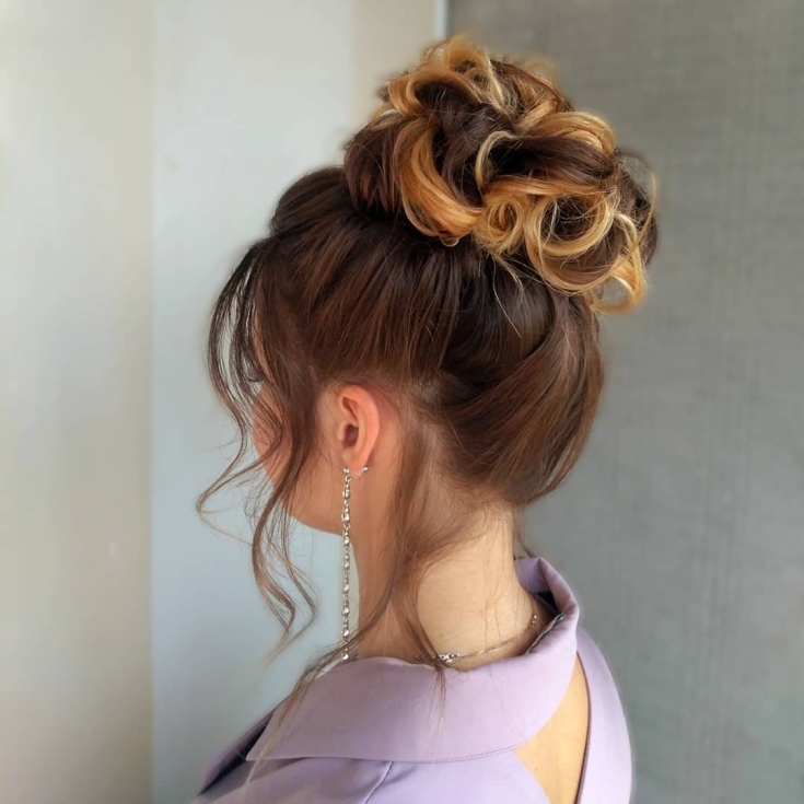 Coiffures de mariage chics pour cheveux longs et épais