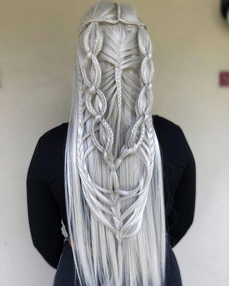 Coiffures de mariage chics pour cheveux longs et épais