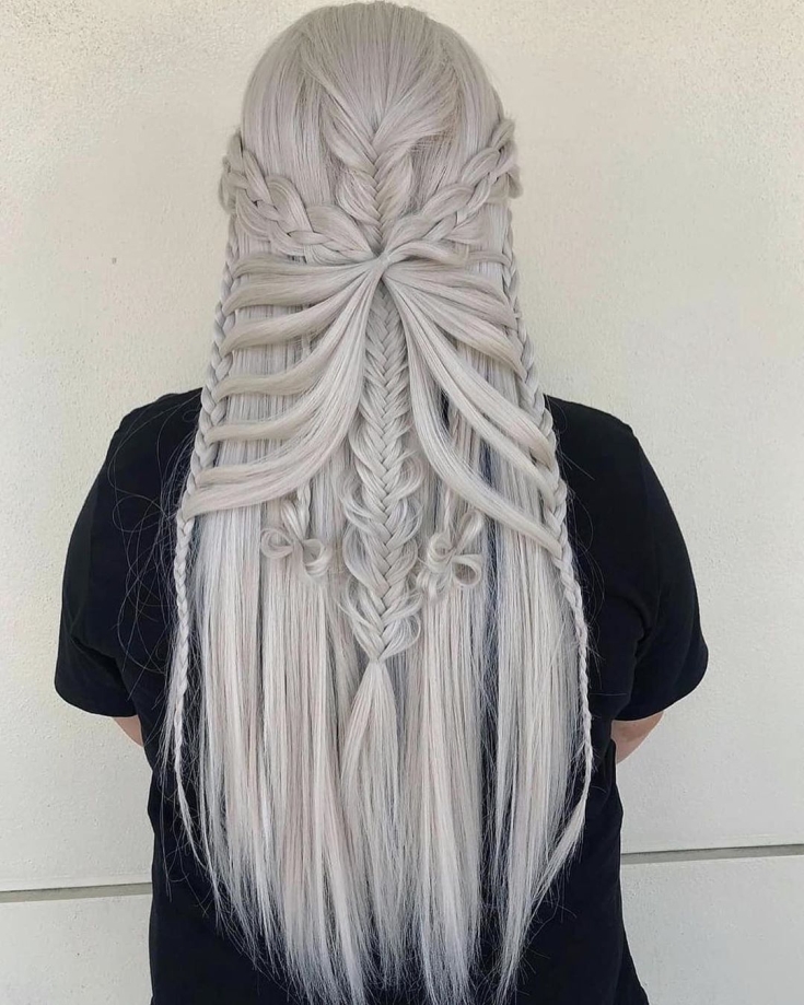 Coiffures de mariage chics pour cheveux longs et épais