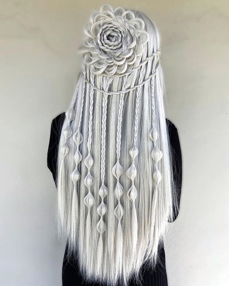 Coiffures de mariage chics pour cheveux longs et épais