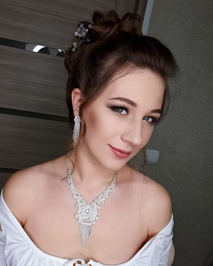Coiffures de mariage chics pour cheveux longs et épais