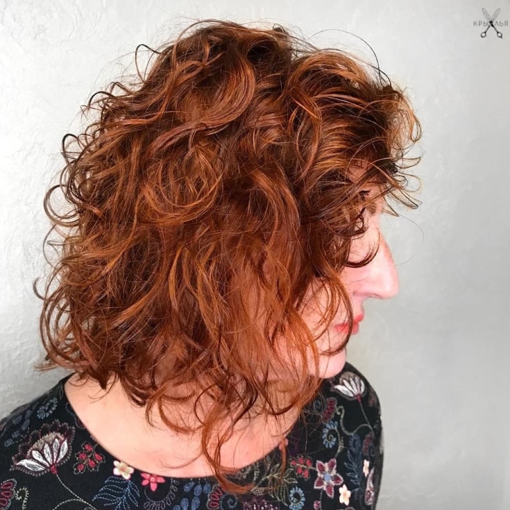 Coupe de cheveux pour cheveux mi-longs tendances de la mode d'automne