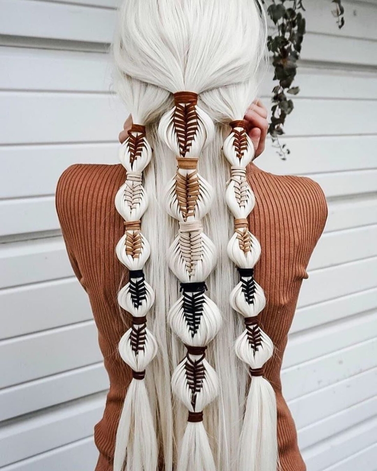 Coiffures de mariage chics pour cheveux longs et épais