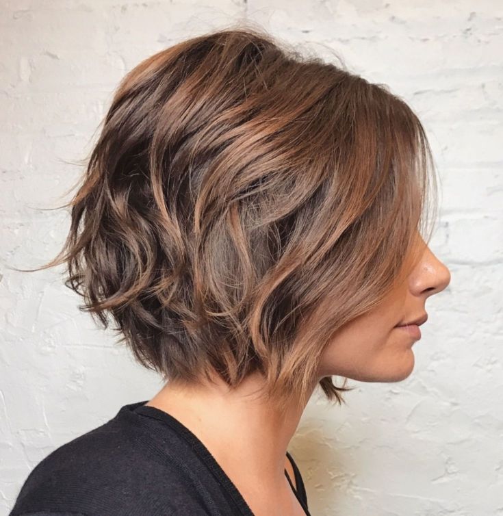 (+125 photos) Coupe de cheveux Shatush pour cheveux courts foncés