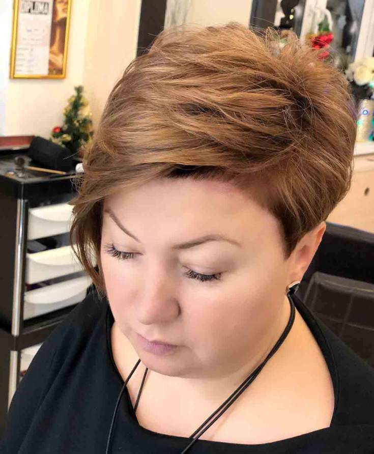 Coupe de cheveux asymétrique pour les filles obèses
