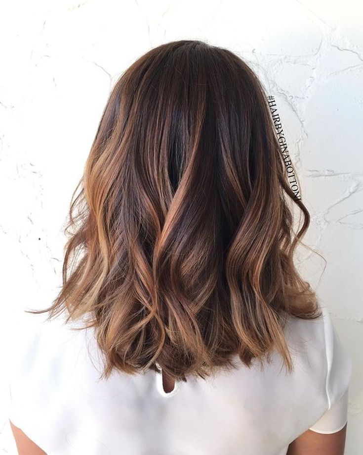 (+180 photos) Shatush sur cheveux foncés de longueur moyenne