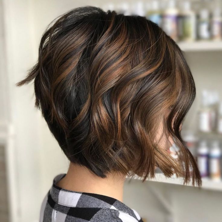 (+125 photos) Coupe de cheveux Shatush pour cheveux courts foncés