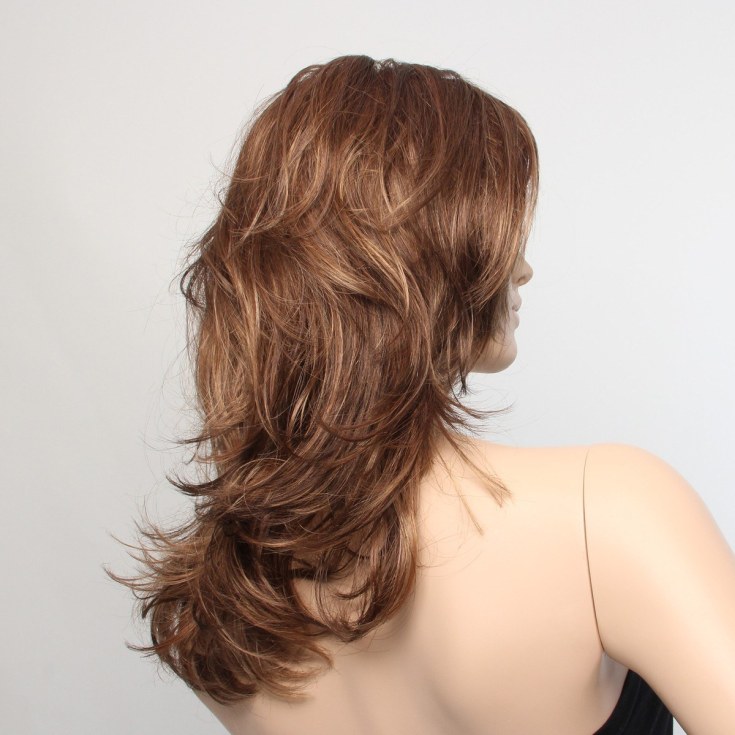 Coupe de cheveux en cascade pour cheveux longs