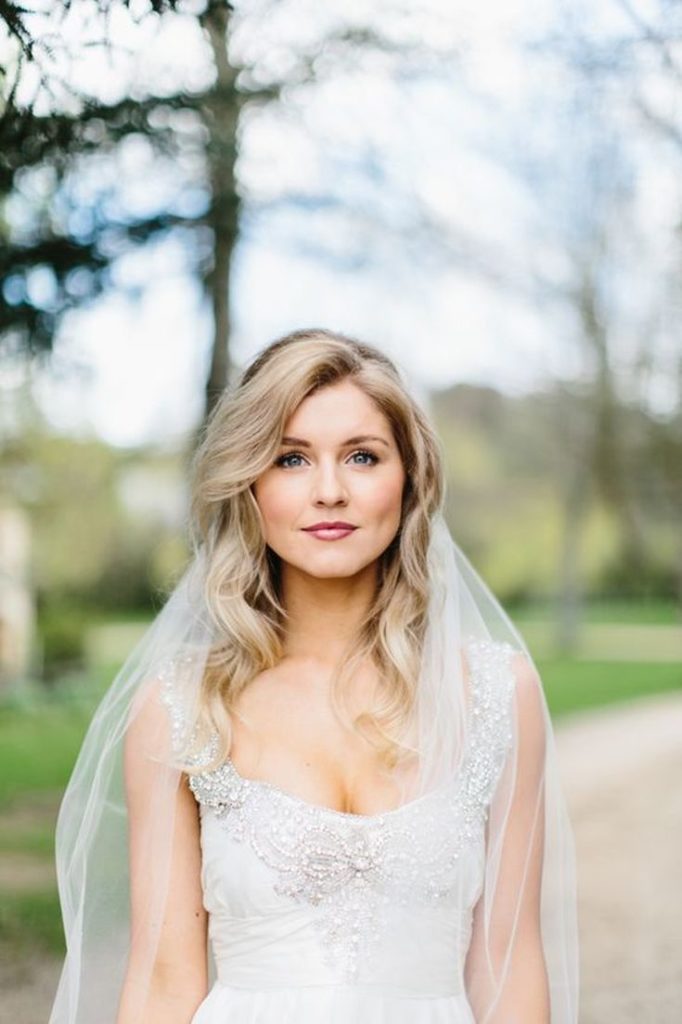 (+240 photos) Coiffures de mariage pour cheveux longs avec un voile