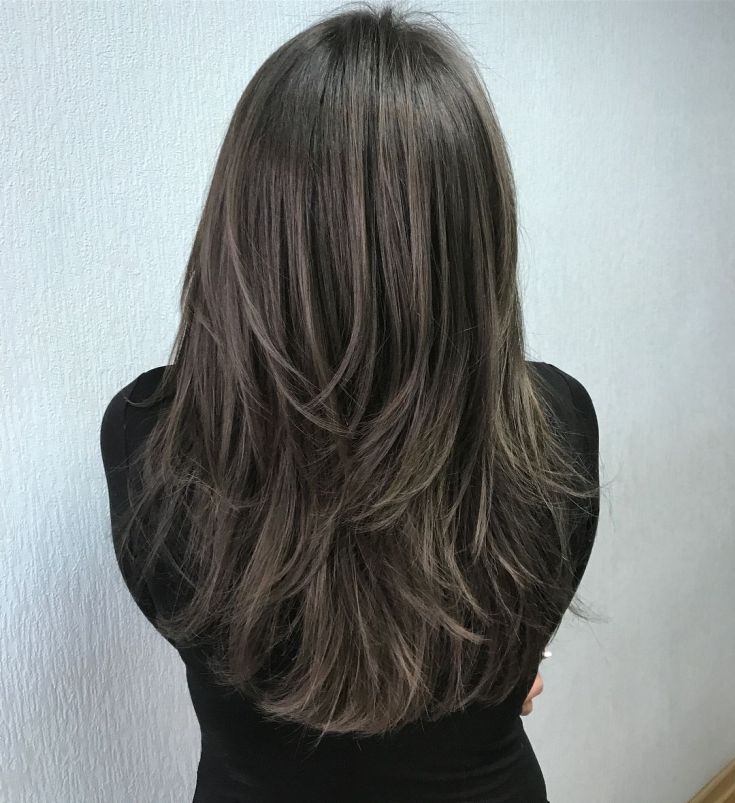 Coupe de cheveux en cascade pour cheveux longs