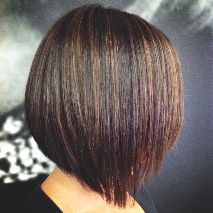 (+125 photos) Coupe de cheveux Shatush pour cheveux courts foncés