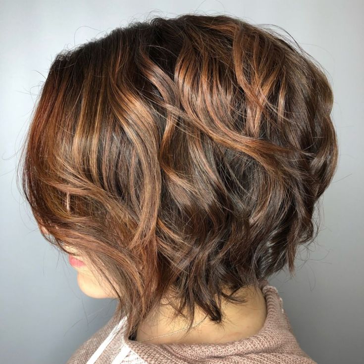 (+125 photos) Coupe de cheveux Shatush pour cheveux courts foncés