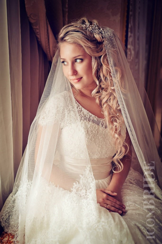 (+240 photos) Coiffures de mariage pour cheveux longs avec un voile
