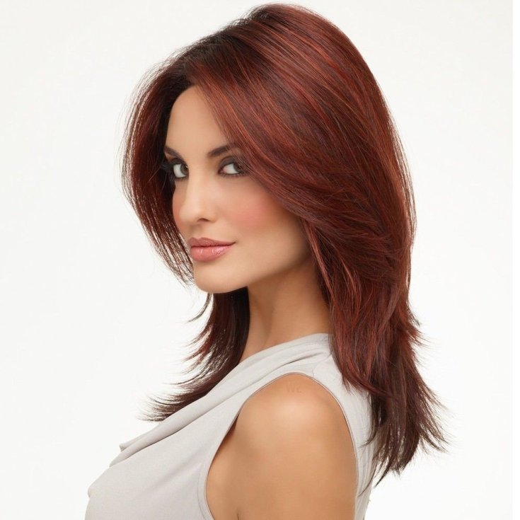 Coupe de cheveux en cascade pour cheveux longs