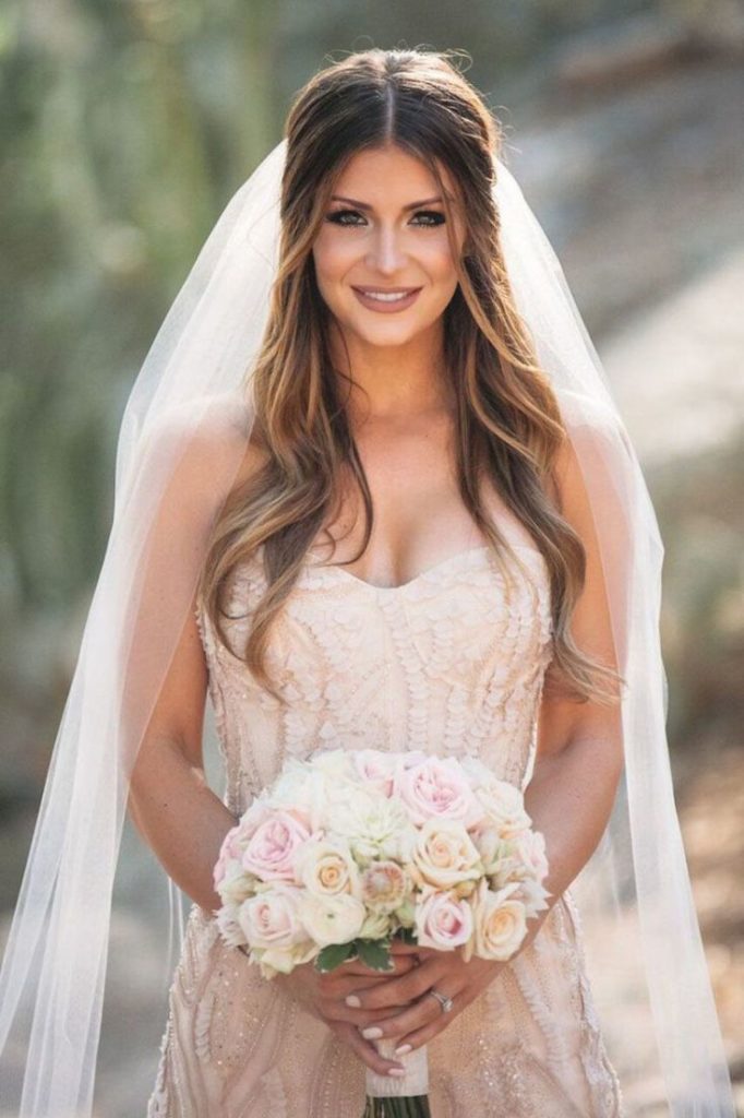 (+240 photos) Coiffures de mariage pour cheveux longs avec un voile