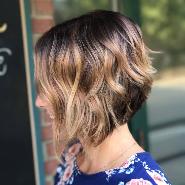 (+125 photos) Coupe de cheveux Shatush pour cheveux courts foncés
