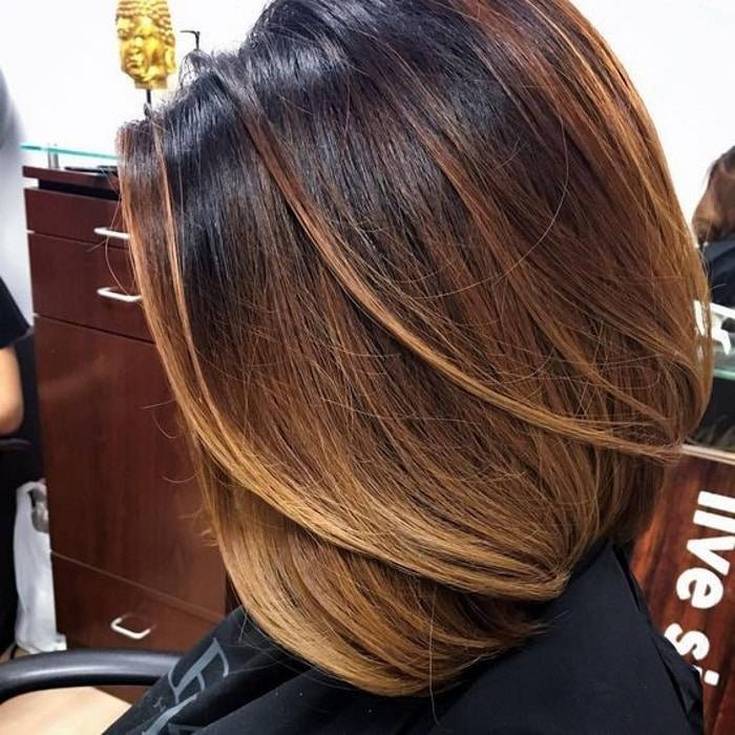 (+180 photos) Shatush sur cheveux foncés de longueur moyenne