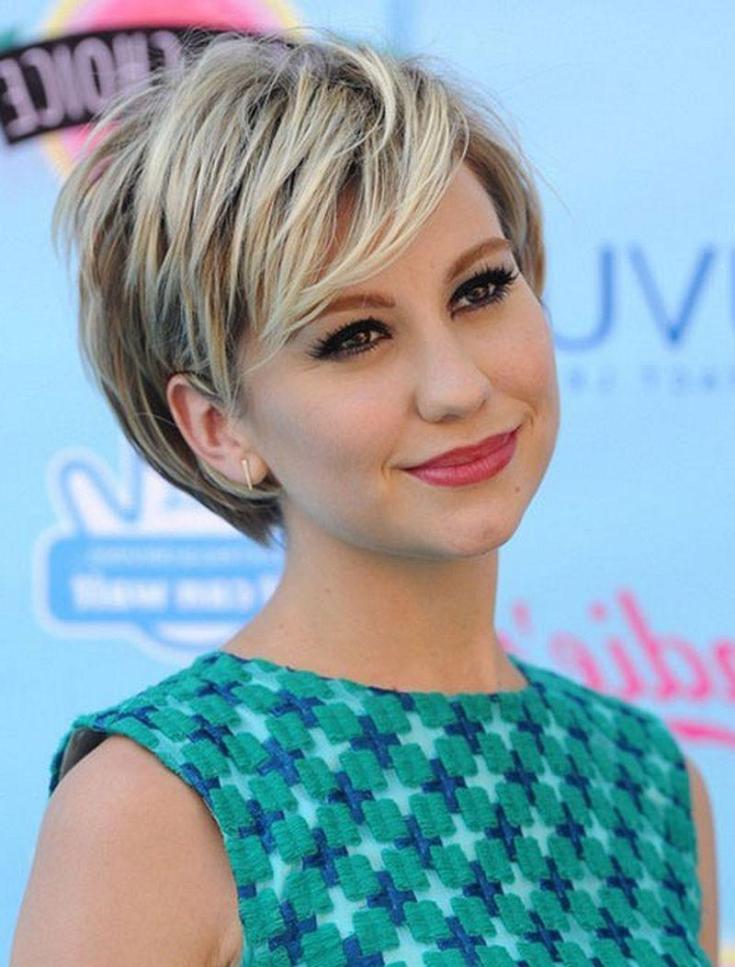 Coupe de cheveux Pixie pour cheveux courts et moyens