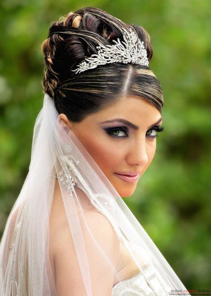 (+240 photos) Coiffures de mariage pour cheveux longs avec un voile