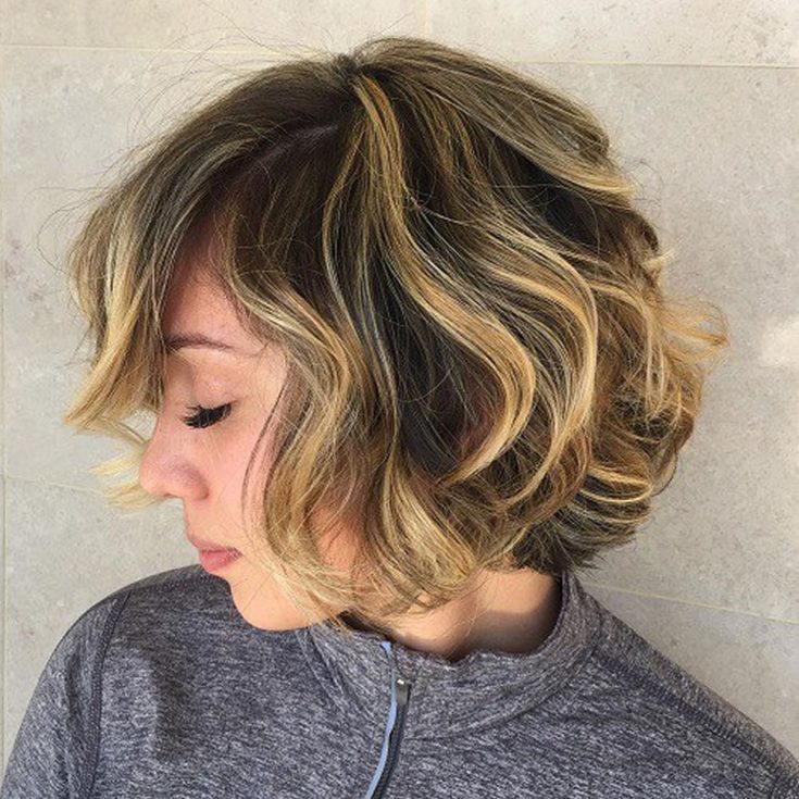 (+125 photos) Coupe de cheveux Shatush pour cheveux courts foncés