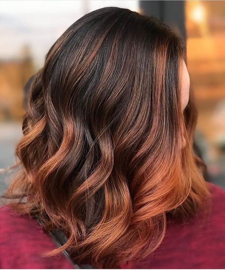 (+180 photos) Shatush sur cheveux foncés de longueur moyenne