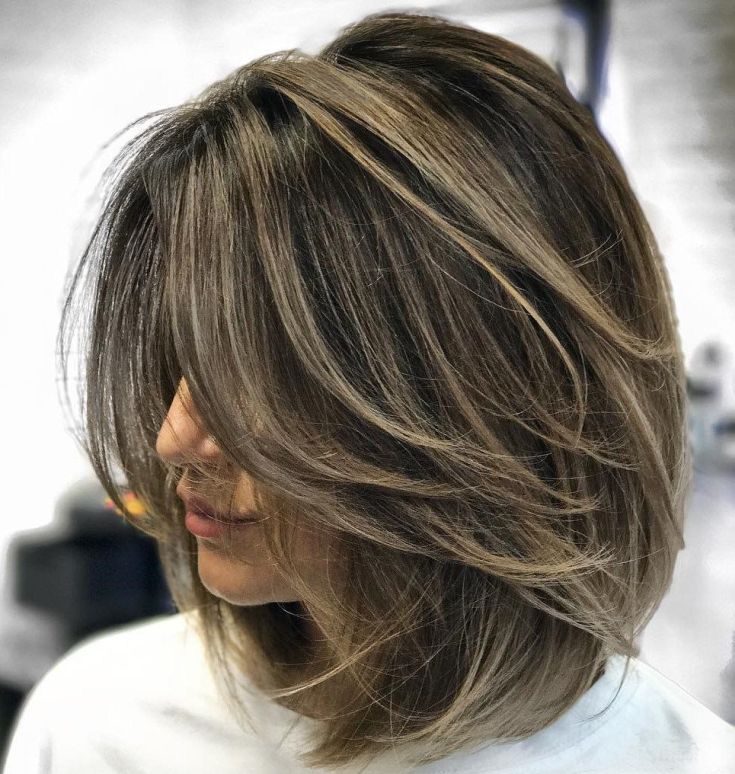 (+125 photos) Coupe de cheveux Shatush pour cheveux courts foncés
