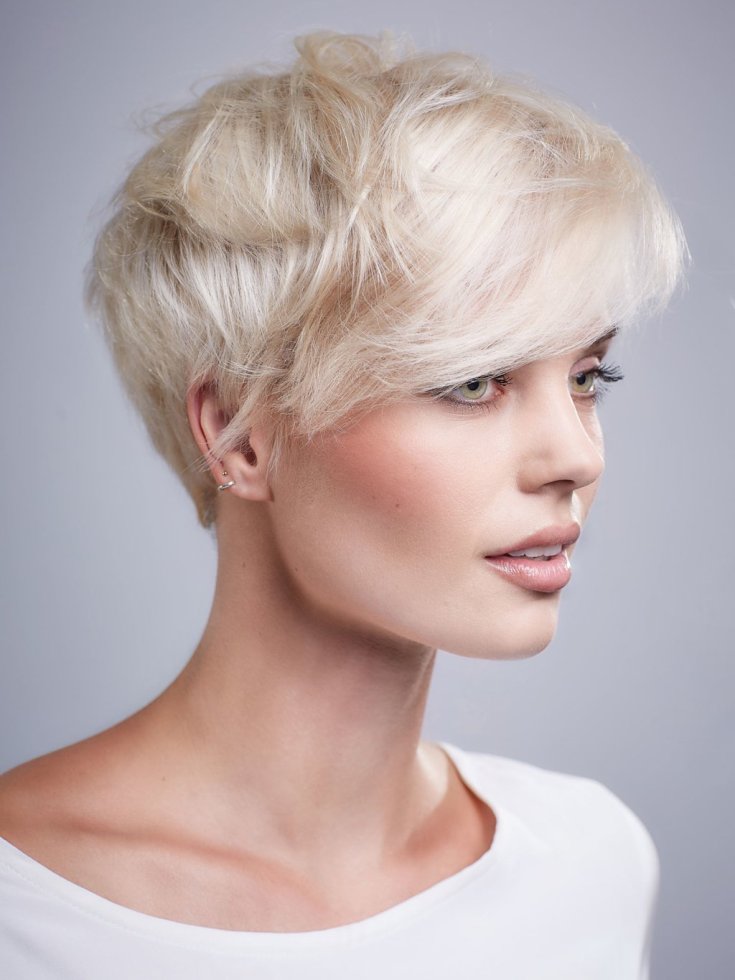 Coupe de cheveux Pixie pour cheveux courts et moyens