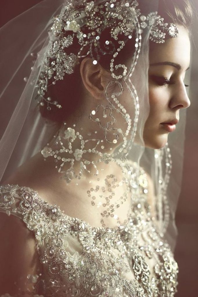 (+240 photos) Coiffures de mariage pour cheveux longs avec un voile
