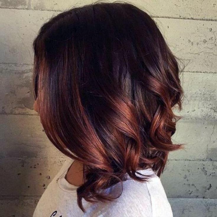 (+125 photos) Coupe de cheveux Shatush pour cheveux courts foncés