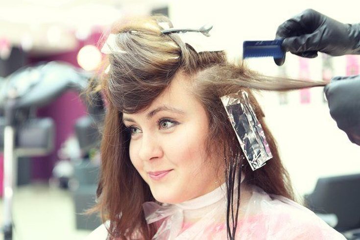 (+180 photos) Shatush sur cheveux foncés de longueur moyenne