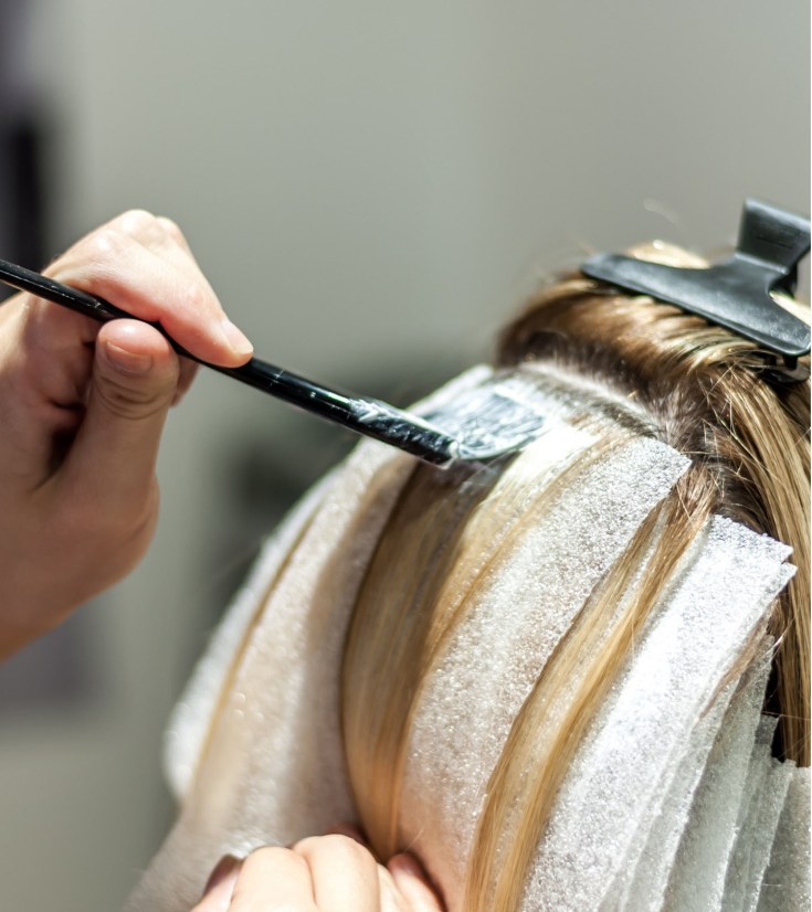 (+180 photos) Shatush sur cheveux foncés de longueur moyenne