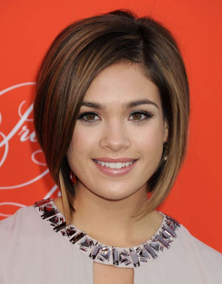 Coupe de cheveux asymétrique pour les filles obèses