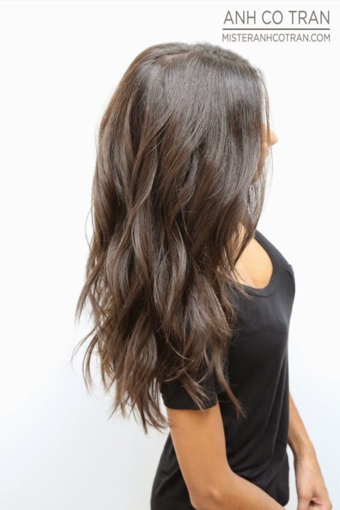 Coupe de cheveux en cascade pour cheveux longs