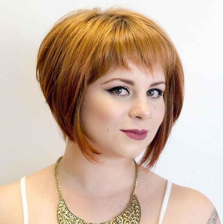 Coupe de cheveux asymétrique pour les filles obèses