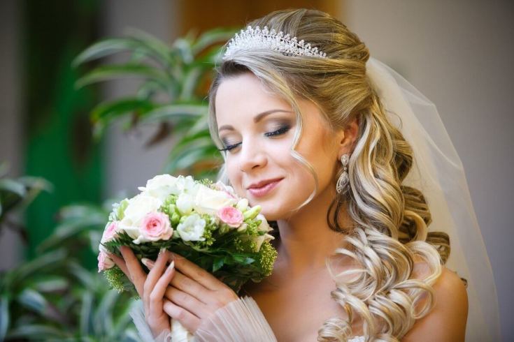 (+240 photos) Coiffures de mariage pour cheveux longs avec un voile