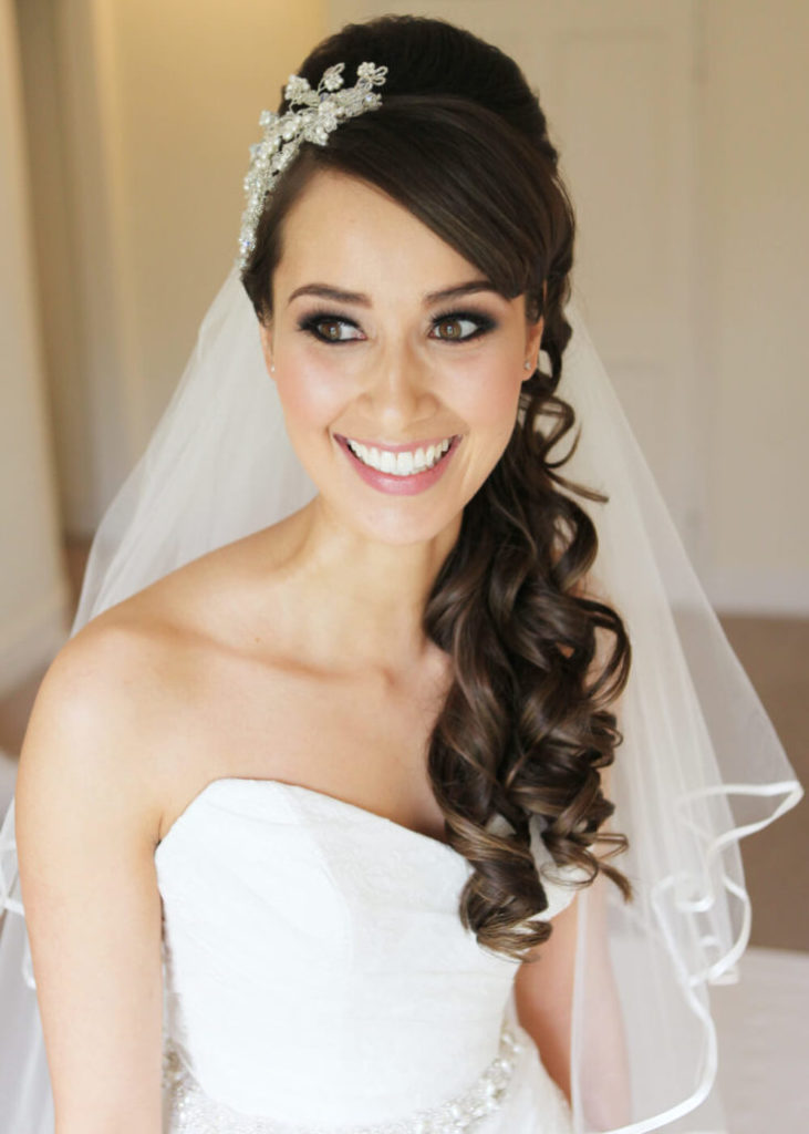 (+240 photos) Coiffures de mariage pour cheveux longs avec un voile