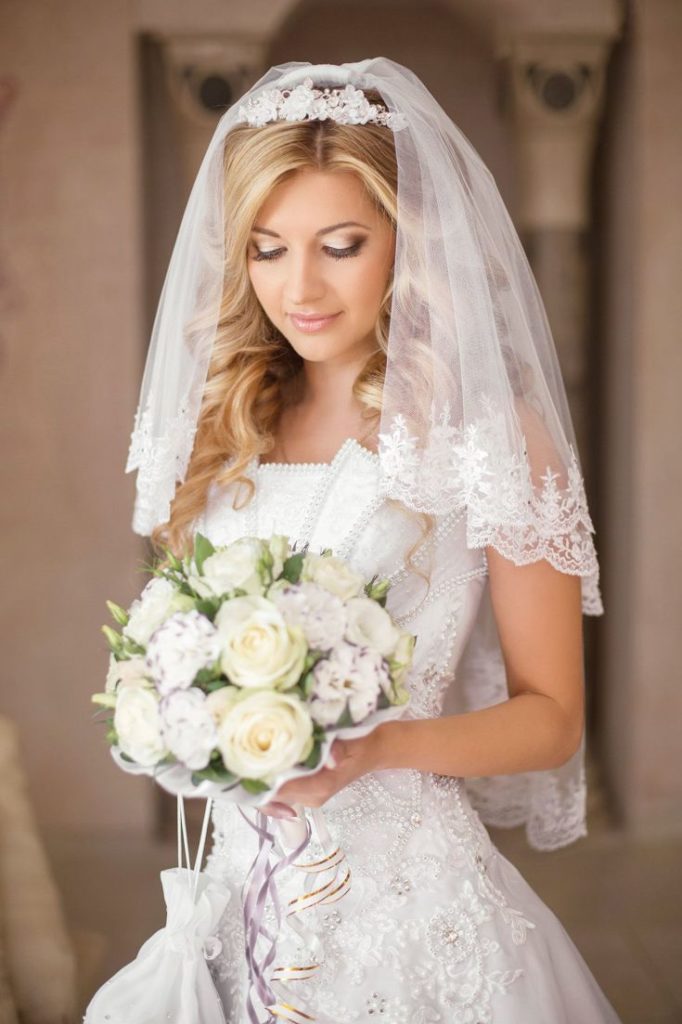 (+240 photos) Coiffures de mariage pour cheveux longs avec un voile