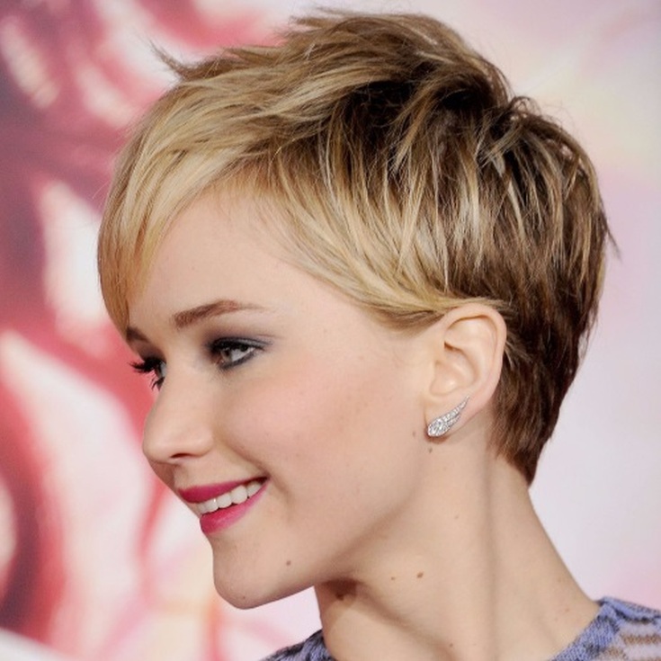 (+125 photos) Coupe de cheveux Shatush pour cheveux courts foncés