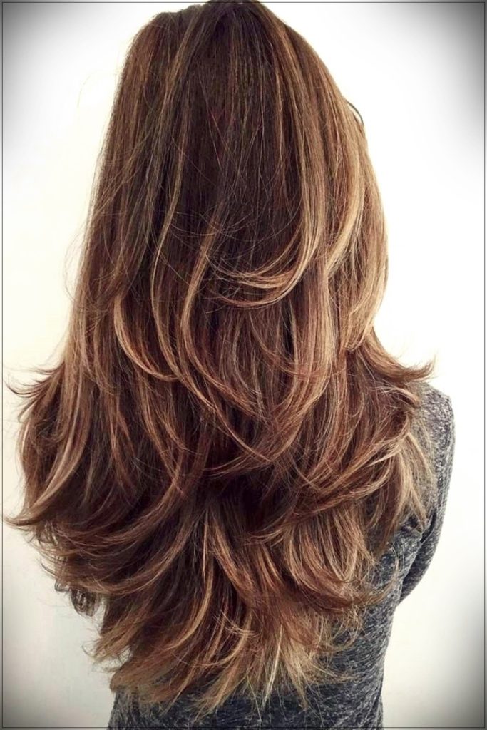 Coupe de cheveux en cascade pour cheveux longs
