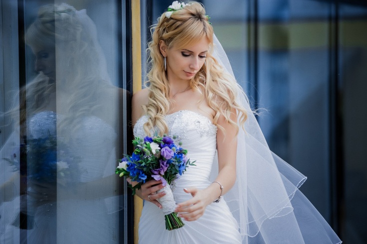 (+240 photos) Coiffures de mariage pour cheveux longs avec un voile