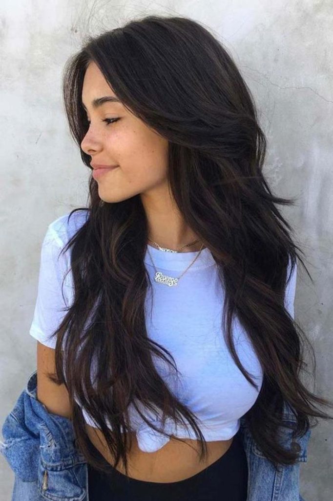 Coupe de cheveux en cascade pour cheveux longs
