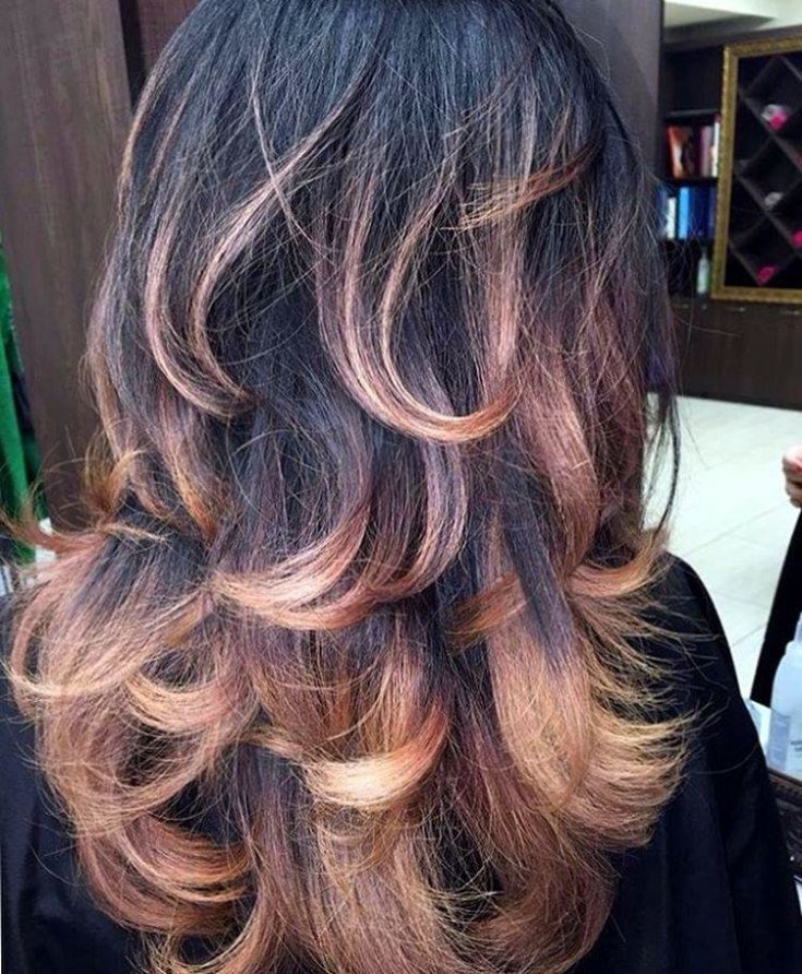 (+180 photos) Shatush sur cheveux foncés de longueur moyenne