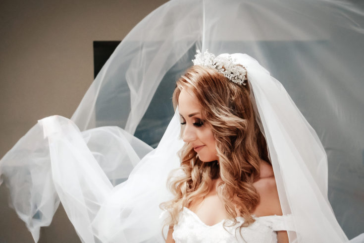 (+240 photos) Coiffures de mariage pour cheveux longs avec un voile