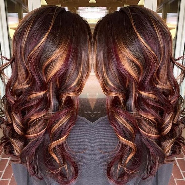 (+180 photos) Shatush sur cheveux foncés de longueur moyenne