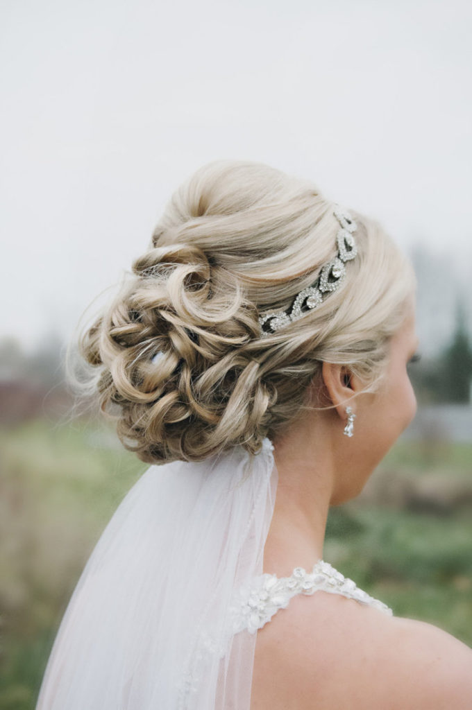 (+240 photos) Coiffures de mariage pour cheveux longs avec un voile