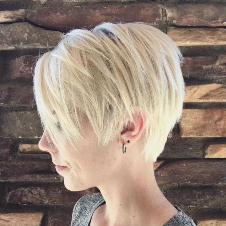 Coupe de cheveux Pixie pour cheveux courts et moyens