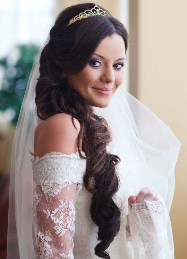 (+240 photos) Coiffures de mariage pour cheveux longs avec un voile
